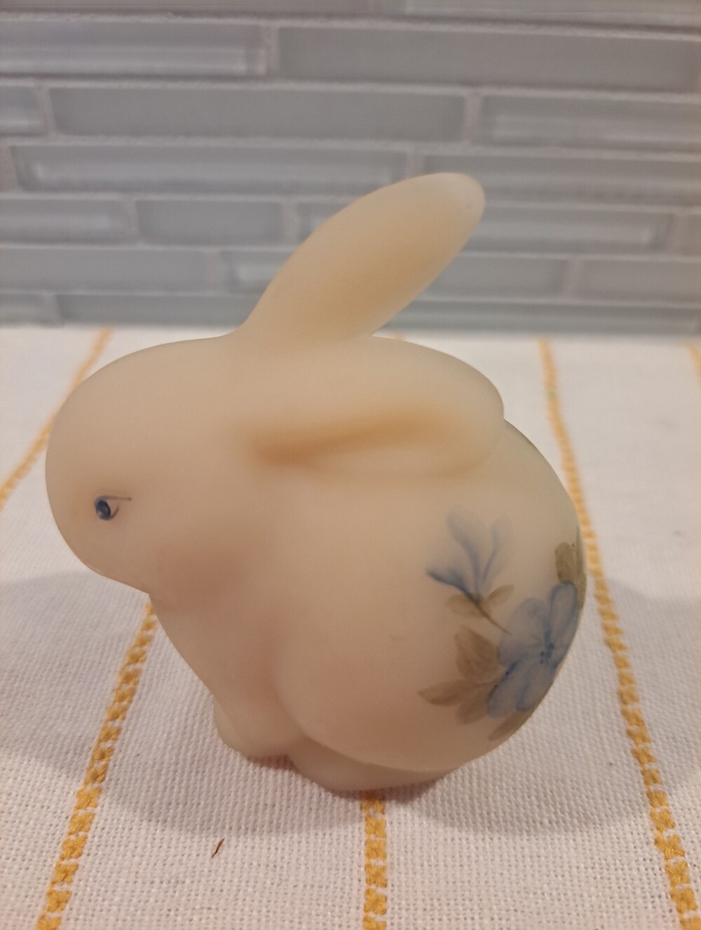 Vtg Fenton Custard Glass Bunny Hand Painted Rabbit L. Clevenger - Picture 2 of 9
